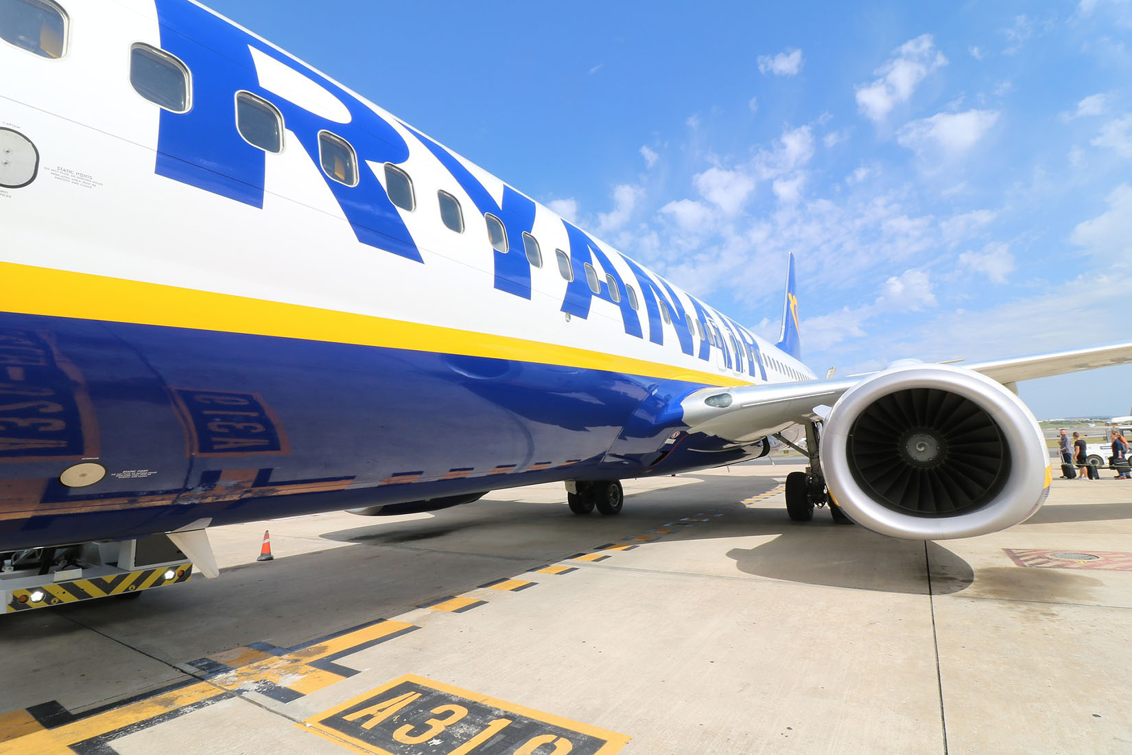 ryanair srbija avion na pisti